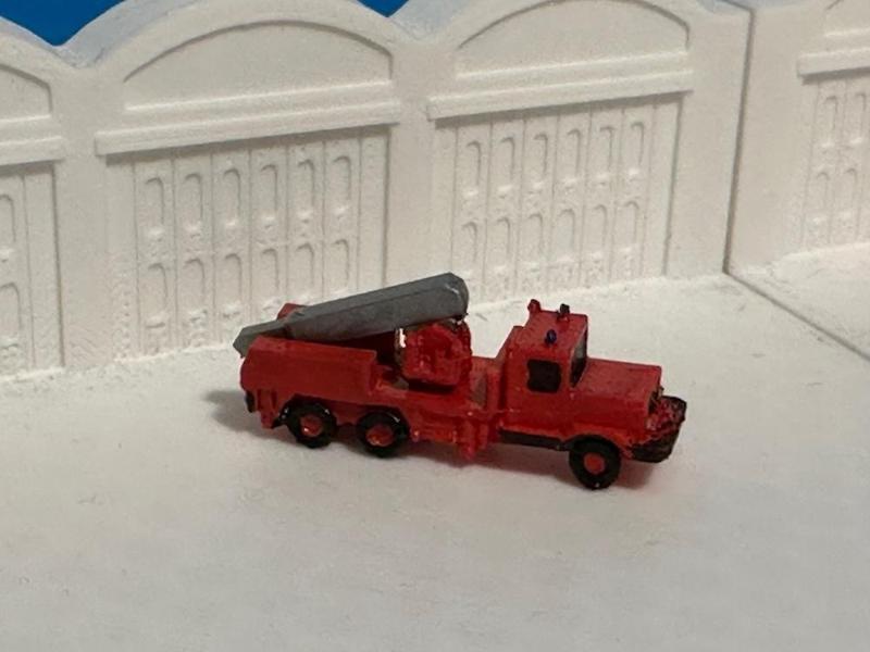 Emergency service vehicle 14a - Crane (z-scale)