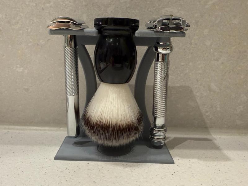 Double edge safety razor and brush holder