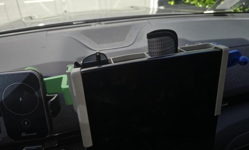 Ford Mustang Match-E screen glasses box