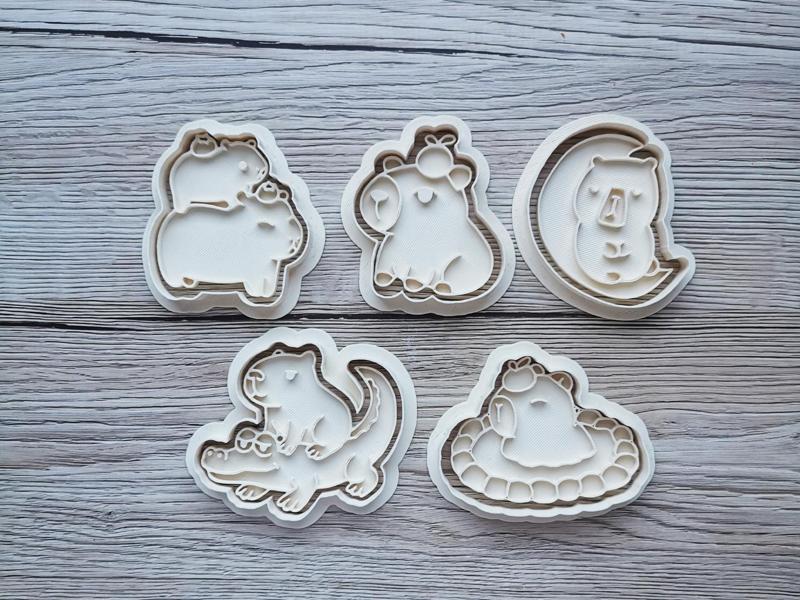 Capybara Cute Cookie Cutter Pack With Apple Croco