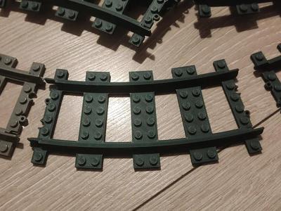 Brick train - Round track rail
