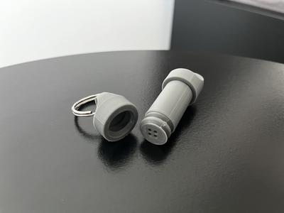 Keychain salt shaker
