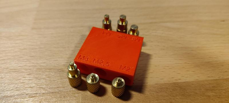 Heat insert nut ironing tips holder
