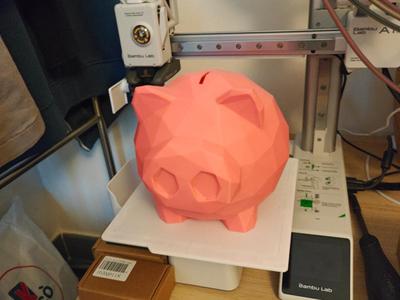 PiggyBank Lowpoly with a screw cap