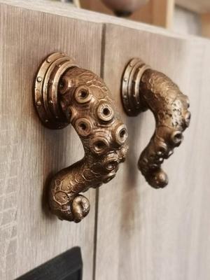Lovecraftian Doorhandle