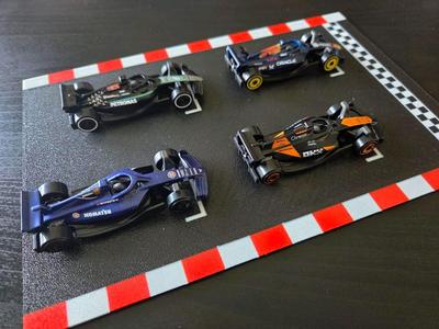F1 Hot Wheels starting grid display 4 cars