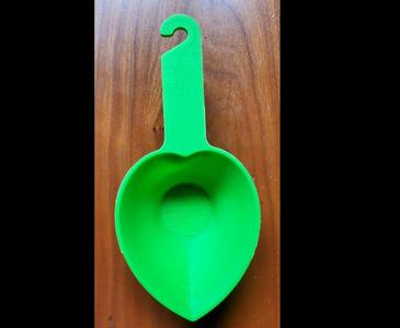 Leaf Shaped Bird Food Scoop