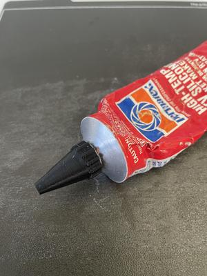 RTV nozzle and cleaner