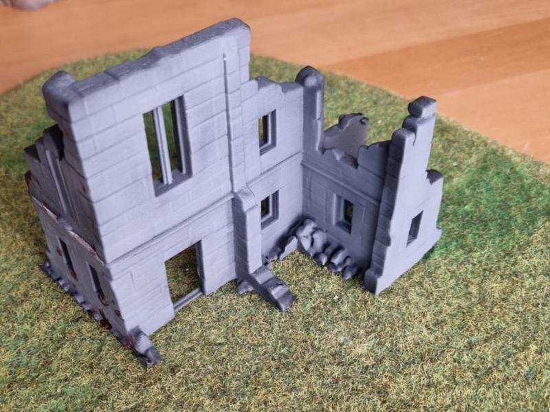 Ruined Urban Building - Diorama & Wargame Terrain