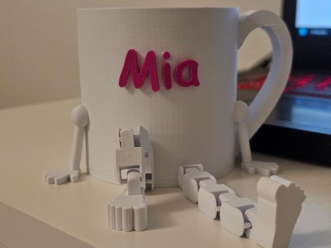 Mug, cup whit flexi legs with feet. Customize name