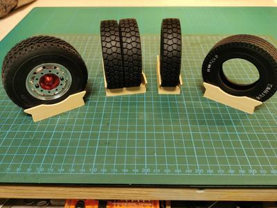 Wheel Cradle for Model Transport