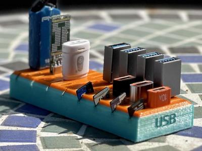 USB-A, USB-C, microSD, USB Stick holder