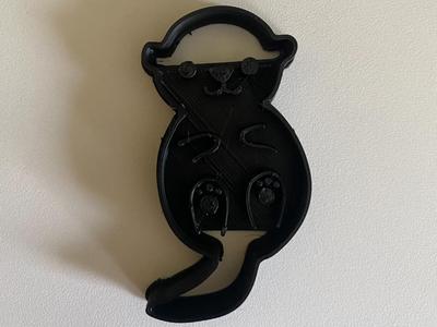 Otter cookie cutter