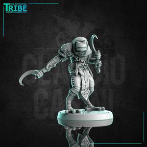 (0254) Male rogue thief assassin killer frog man folk with sickles