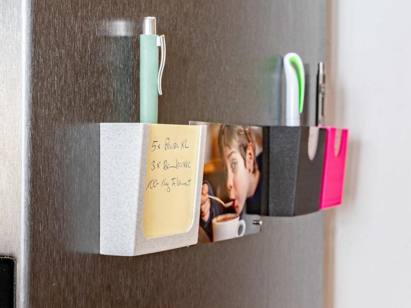 Magnote - Magnetic Paper Note holder with a twist