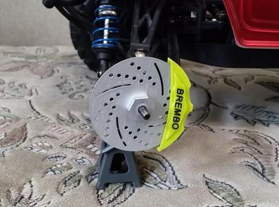 Decorative brakes on R/C car 1/10