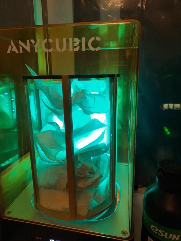 Transparent trash bin
