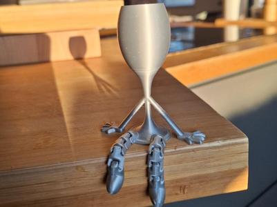 Articulated flexi wine glass with legs