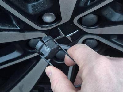 Nutcap/boltcap remover for most cars