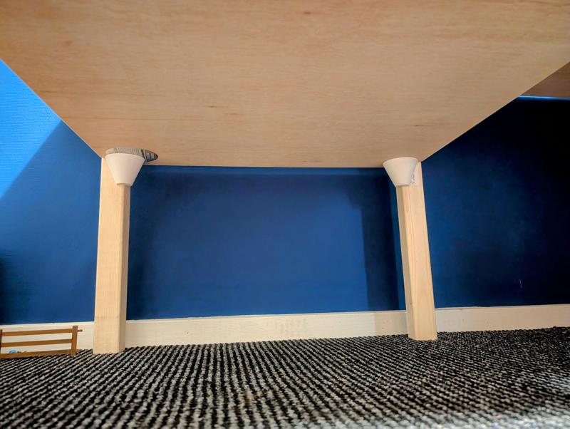 Simple inverted cone shaped shelve support