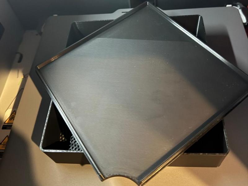 Silica Gel Sieve with Lid and Spout