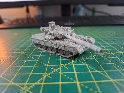 1:100 T-80U MBT