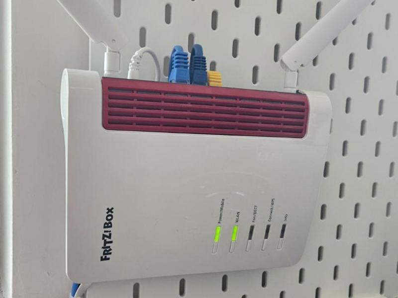 Fritzbox 6850 LTE - 5G / IKEA Skadis mount, T-Clip