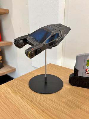 Angled stand for flying and plane models (Blade Runner 2049 Spinner pictured)