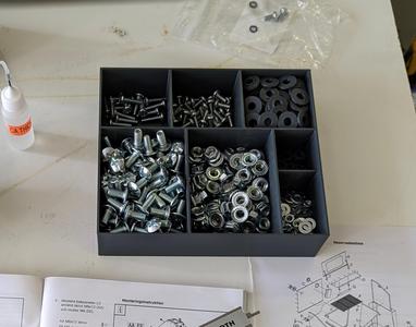 Assembly sorting tray