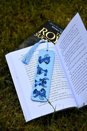 Stitch Moments – A Playful Bookmark