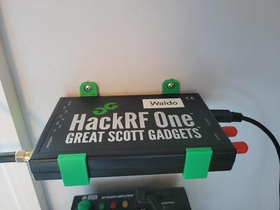 Minimalist Screw Mounting Bracket for HackRF One 