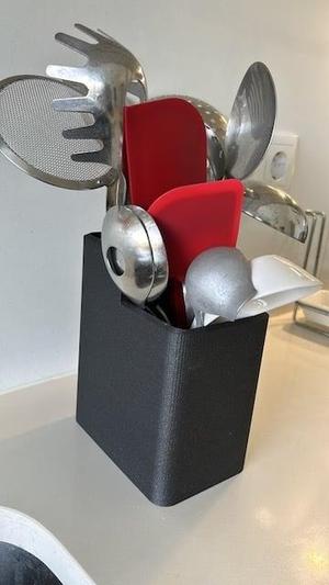 Kitchen utensil holder