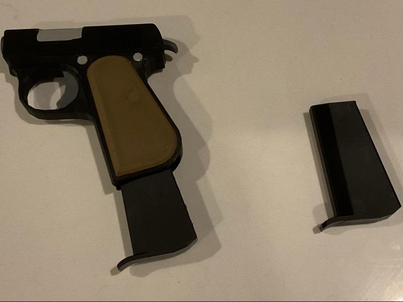 Team Fortress 2 Pretty Boy's Pocket Pistol Prop
