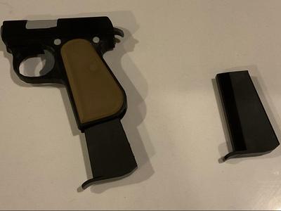 Team Fortress 2 Pretty Boy's Pocket Pistol Prop