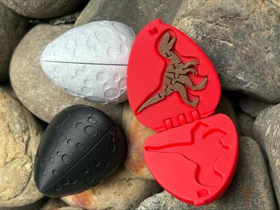 Flexi velociraptor egg - snaps shut