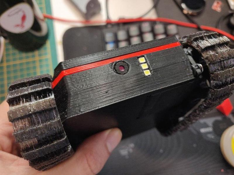 XIAO ESP32S3 Slim Tank with MG995 servos