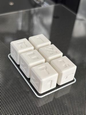 Dice hebrew