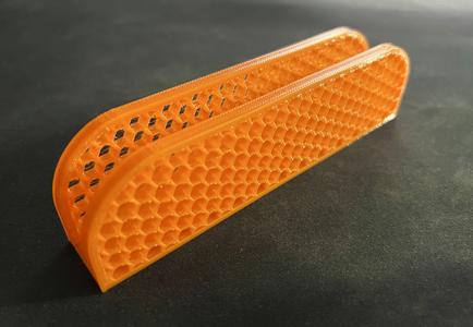 Sealing insert for a laptop stand