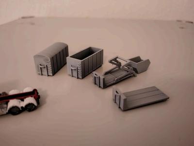 Roll on/off containers and equipment