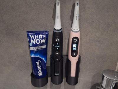 Tooth brush holder