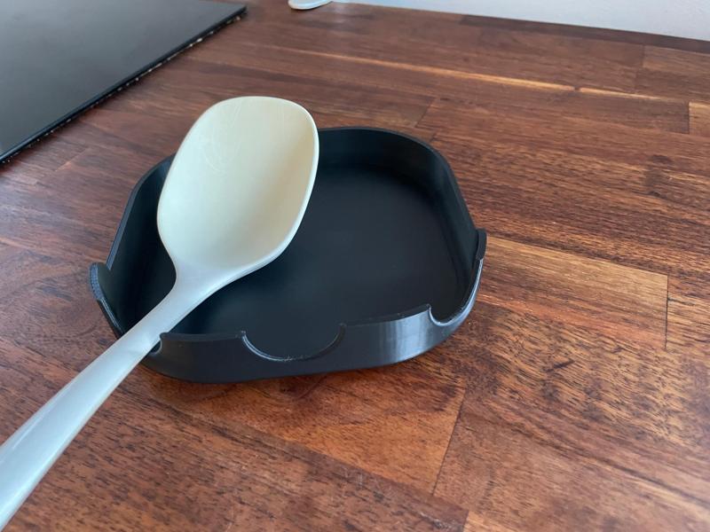 Cooking ladle utensil plate