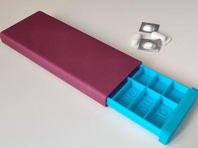 Medicine pill box