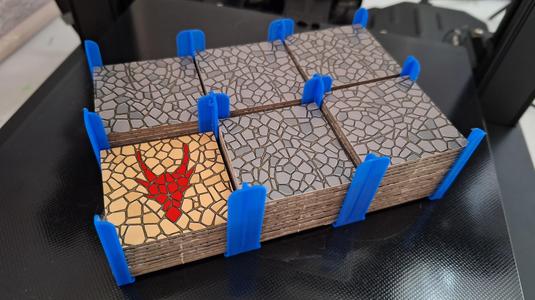 Material-saving Karak / Carcassonne dispenser