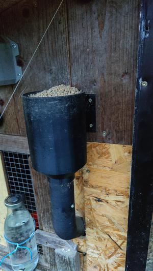 Vorratsbehälter für Futterspender