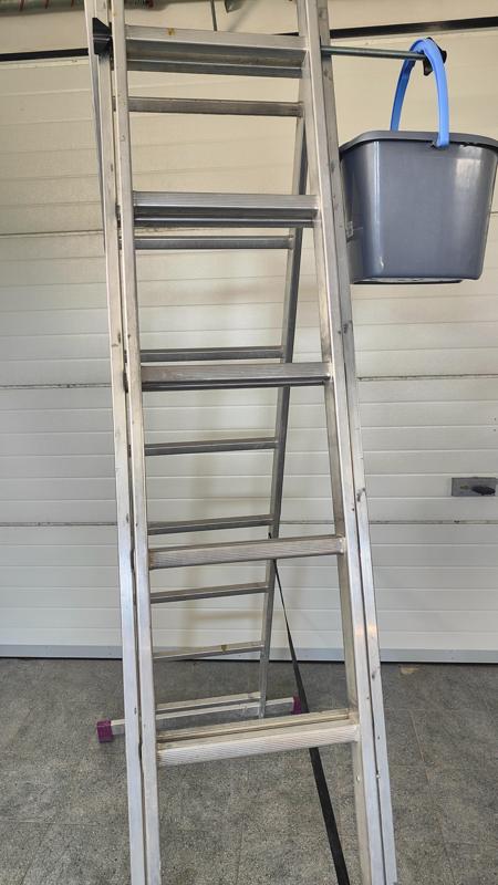 Bucket holder for Krause ladder