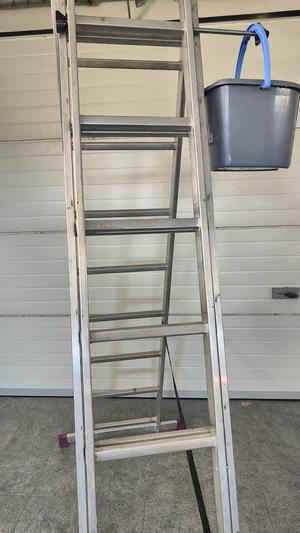 Bucket holder for Krause ladder