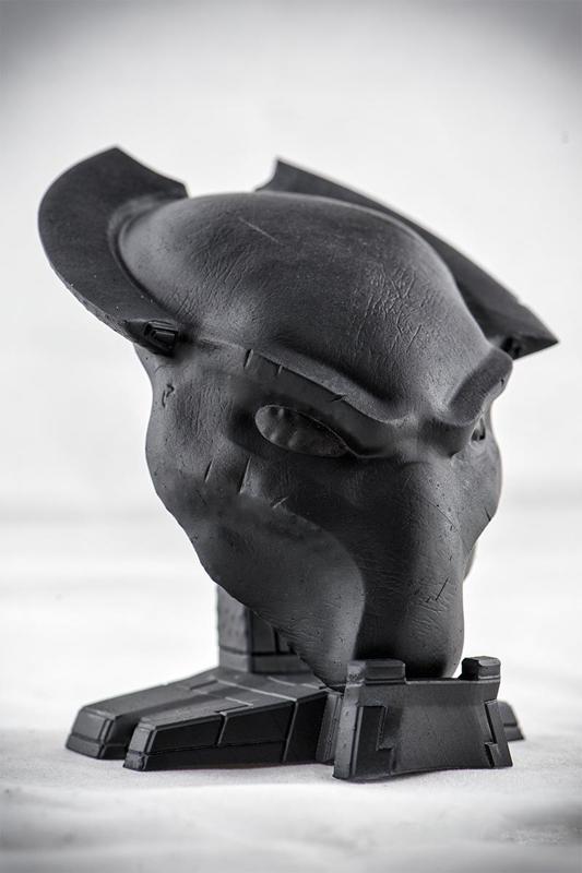 Predator Mask with Stand