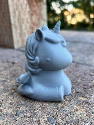 Sitting Unicorn with Eyes (remeshed + flat base)