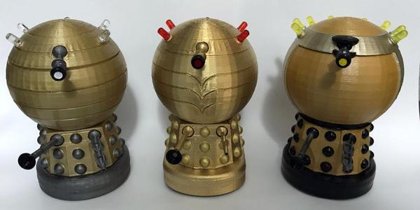 Doctor Who - 5" Gold Emperor Daleks : Liberation Of The Daleks/Daleks! Comics