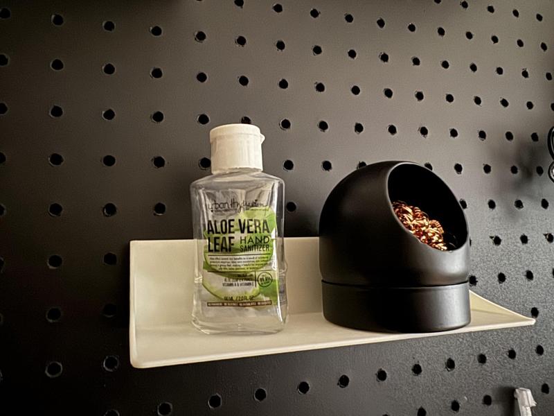 Sy's Peglock - simple medium shelf for pegboard - L85xW65